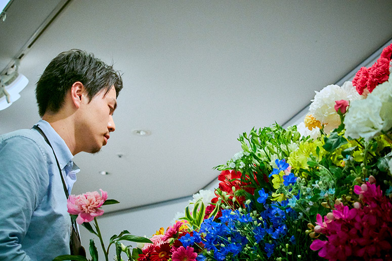 Feature 日常的に 花をもっとカジュアルに楽しむ フローリスト越智康貴が手がけるフラワーショップ Diligence Parlour 表参道ヒルズ Omotesando Hills