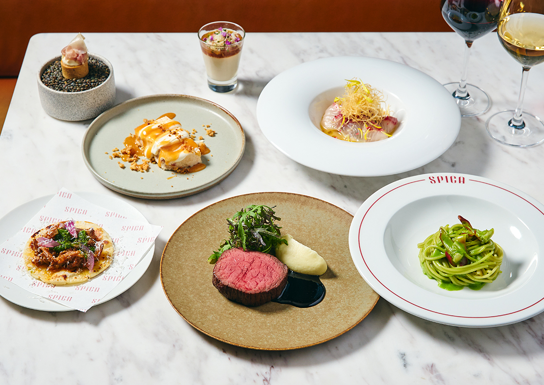 フルコース料理の写真